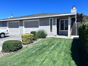 Building Photo - 3148-3150 Laurelhurst Dr