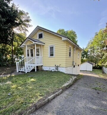 Foto del edificio - 2 Bedroom Home with Partially Finished Bas...