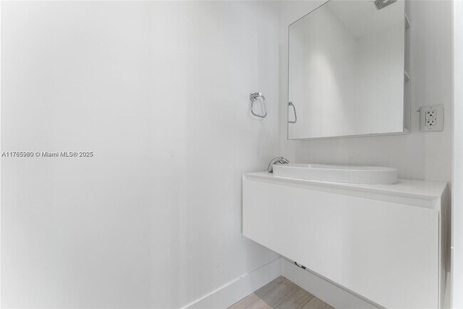 Foto del edificio - 1352 SW 22nd St