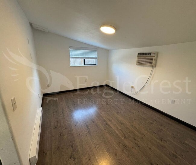 Building Photo - One Bedroom Cottage