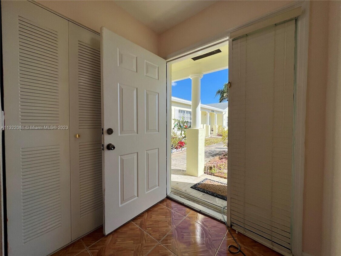 Foto principal - 21250 NE 9th Ct