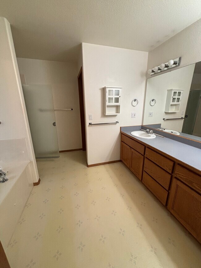 Foto del edificio - 935 NW Cooke Ave