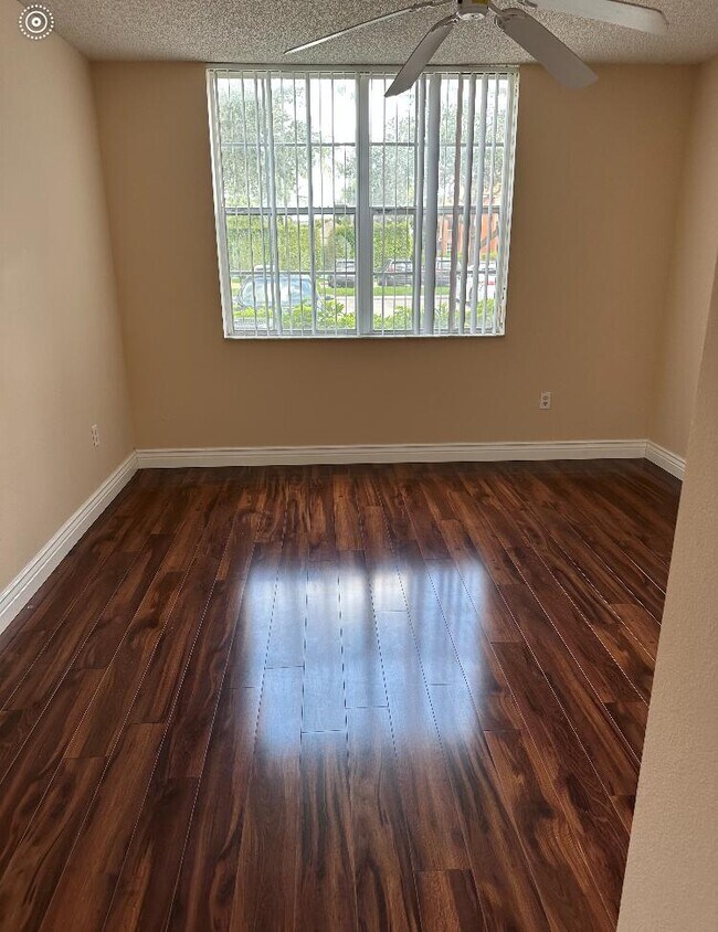 Foto del edificio - 3153 Clint Moore Rd