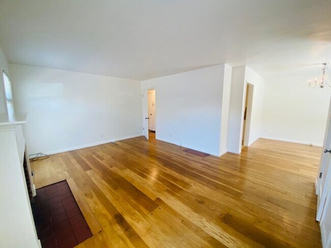 Foto del edificio - Gorgeous 1BD/1BA, Single-Story Unit in a Charming 4-Plex Near Downtown Lafayette- Available NOW!