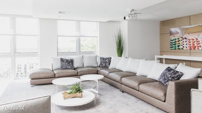 Foto del edificio - 8255 SW 72nd Ct