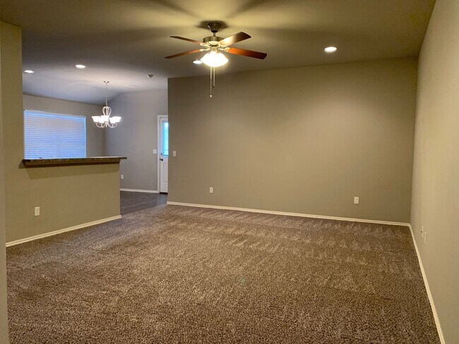 Building Photo - Beautiful Home With Move In Special!!!!