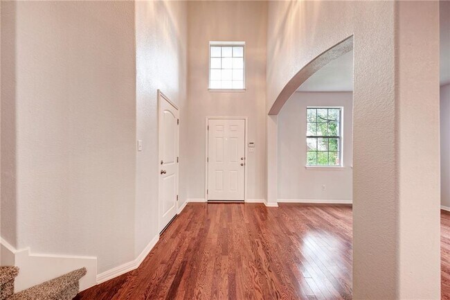 Building Photo - 604 Spanish Oak Terrace