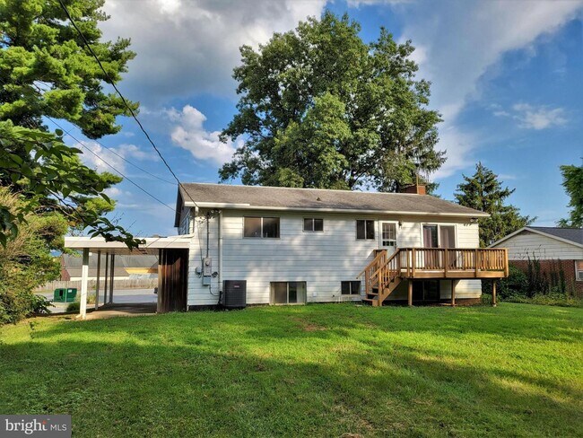 Building Photo - 12812 Oak Hill Ave