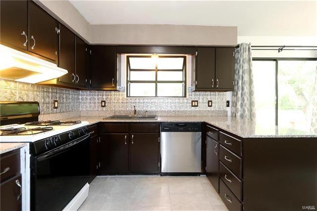 Building Photo - 812 White Picket Ln
