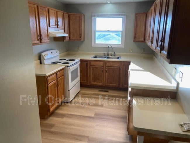 Building Photo - 462 Oxford Dr