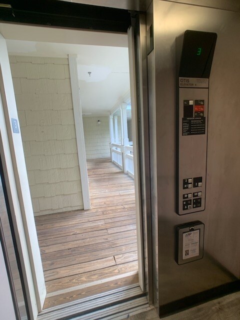 Elevator to 3rd floor. Very rare in lake front condo communities. - 18824 Nautical Dr