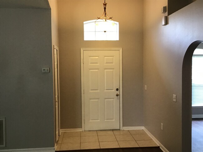 Building Photo - 332 McKay Blvd