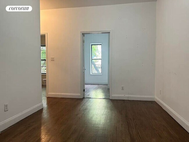 Foto del edificio - 215 E 4th St