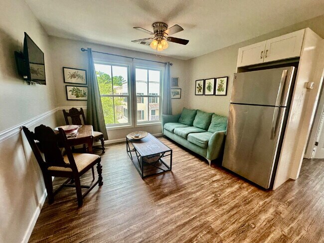 Foto del edificio - Fully Furnished One Bedroom Apartment in t...