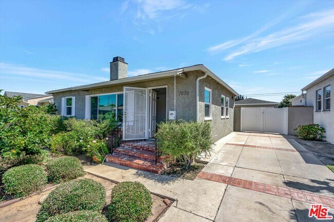 Foto del edificio - 7878 Naylor Ave