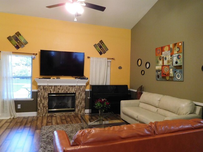 Foto del edificio - 1877 E Turnberry Ave