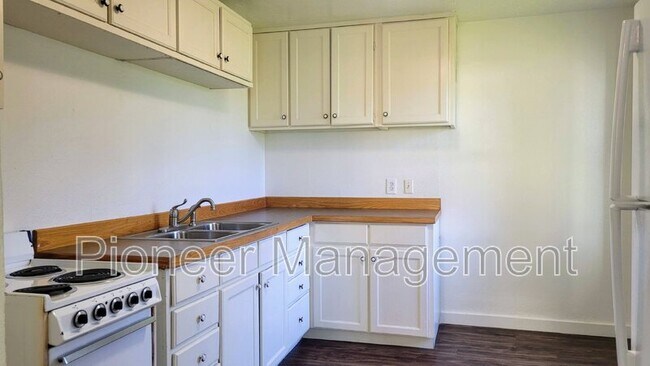 Foto del edificio - 2680 E St