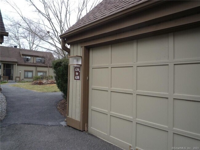 Building Photo - 437 Heritage Village
