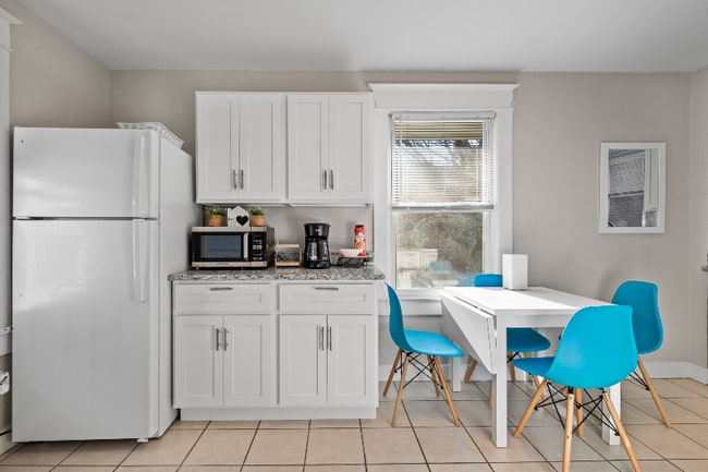 Building Photo - 2016 Edgeland Ave