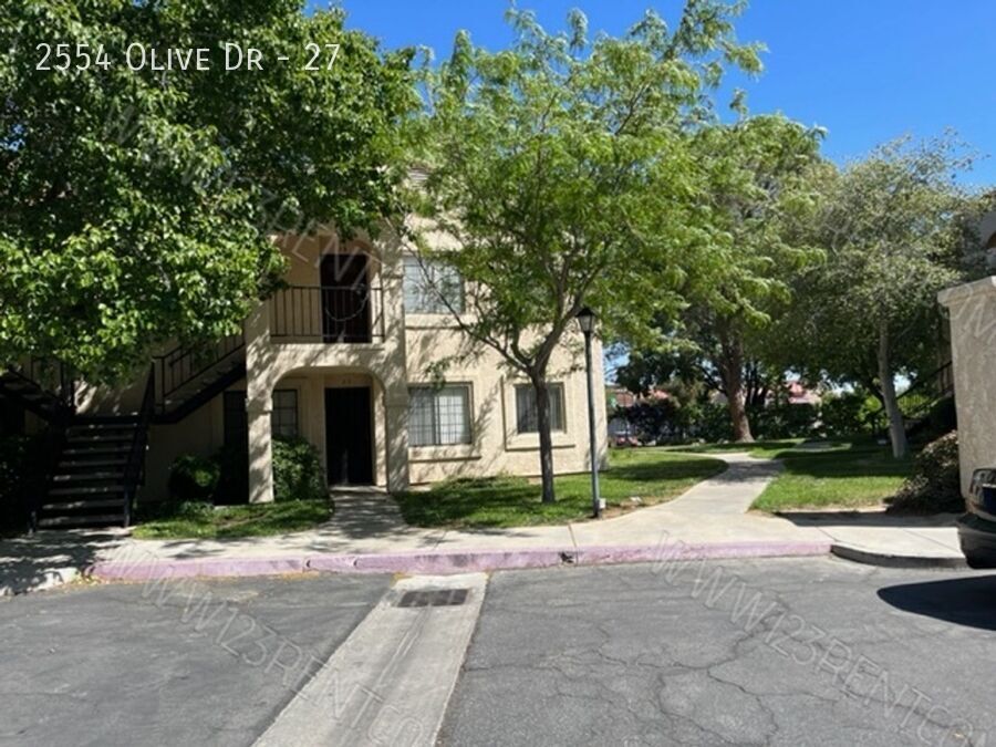 Foto del edificio - 2554 Olive Dr