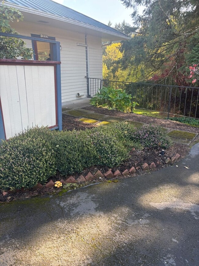 Building Photo - Enjoy 1.125 Acres near Downtown McMinnville