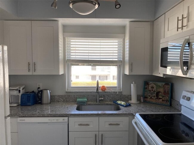 Foto del edificio - 304 47th Ave Dr W