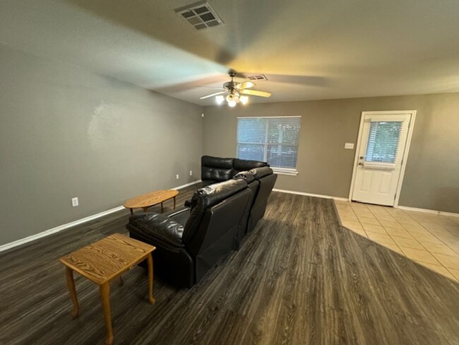 Foto del edificio - Nice 3 bedroom 2 Bath One Story Home