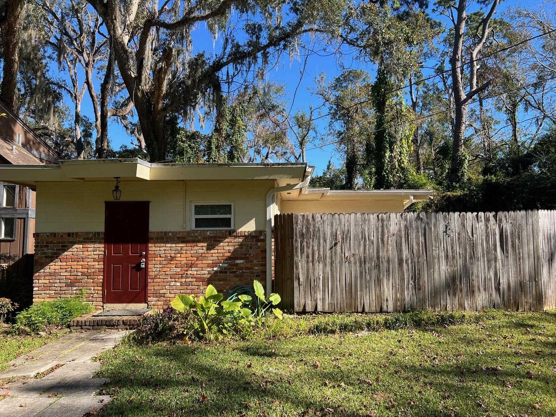 Primary Photo - 1427 Fisher Ln