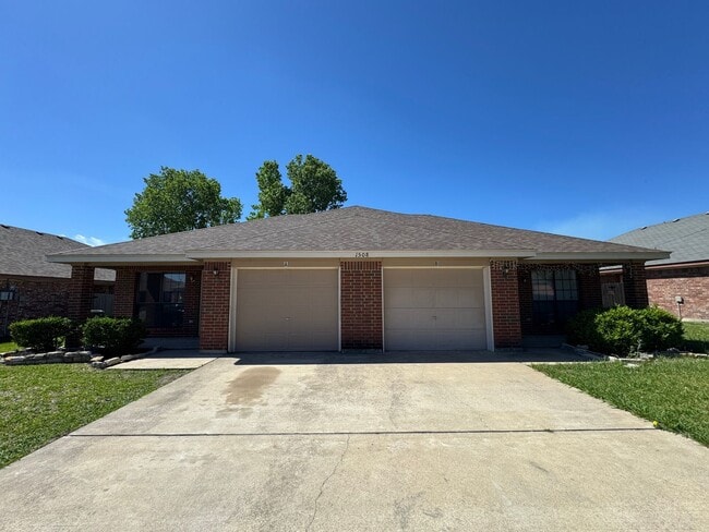 Building Photo - 1508 Nicholas Cir