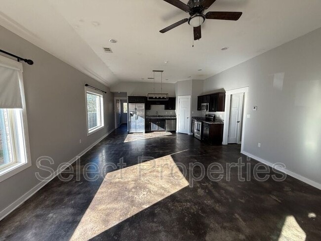 Foto del edificio - 263 Wolf Den Dr