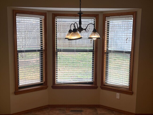 Foto del edificio - Sit Back, Relax. Your New home Awaits.