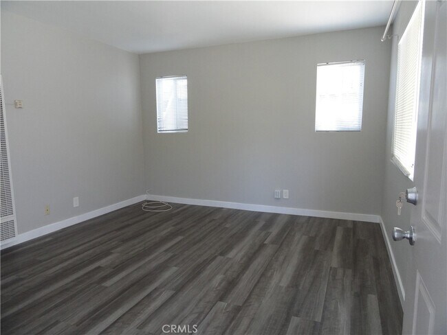 Foto del edificio - 509 S Mathews St