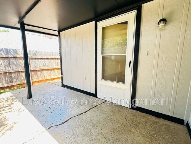 Building Photo - 7210 Kings Manor Ct