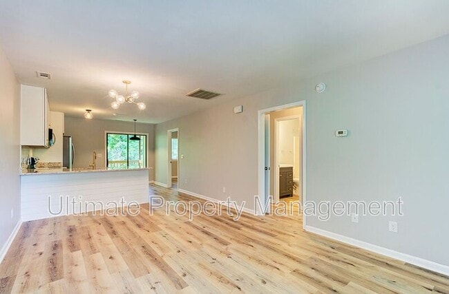 Building Photo - 522 S Kerr Ave