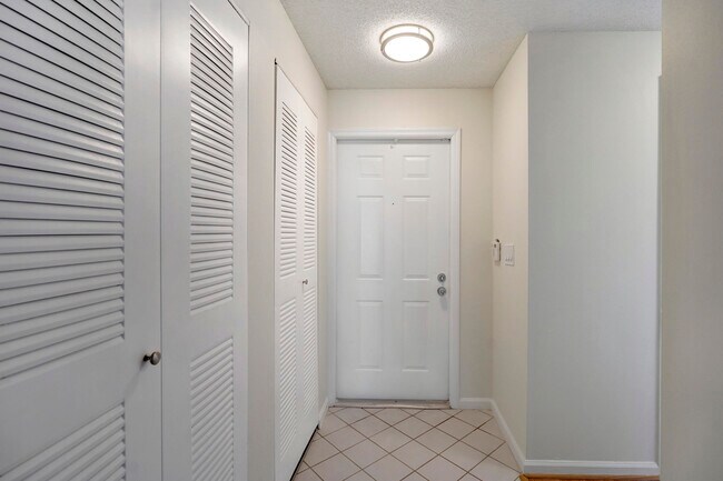 Building Photo - 6513 Via Regina