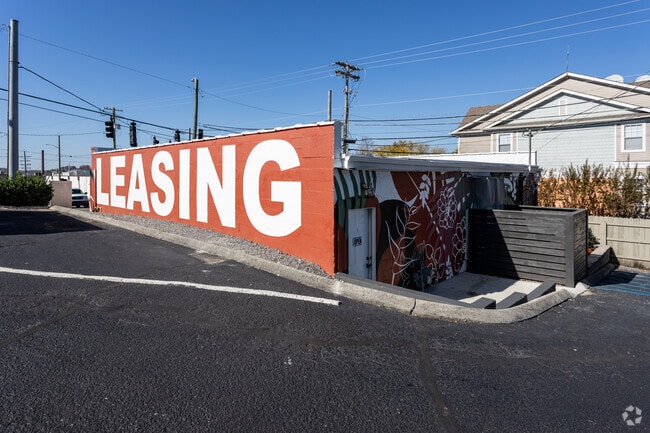 Building Photo - Highland Grand