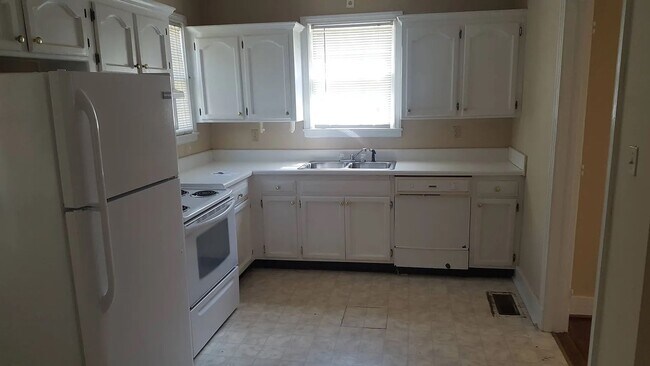 Foto del edificio - 2334 Redwood Drive