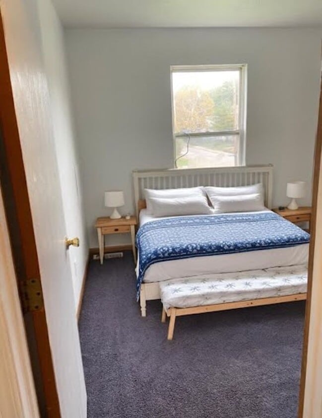 Foto principal - A beautifully updated single-family home