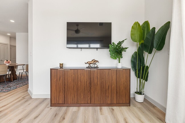 Foto del edificio - 1301 Leah Ave