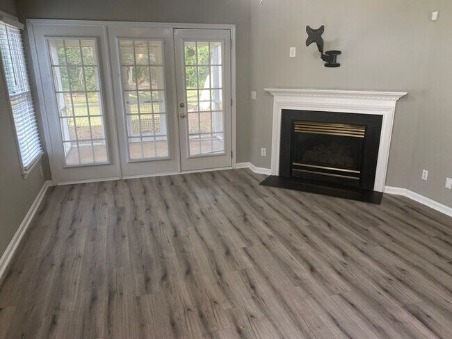 Foto del edificio - Spacious 3-bedroom home located in Charlotte. $300 off on two months' rent!