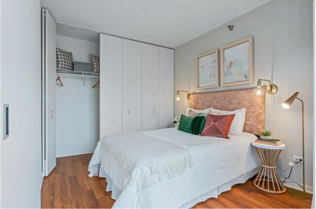 Foto del edificio - 550 N Kingsbury St