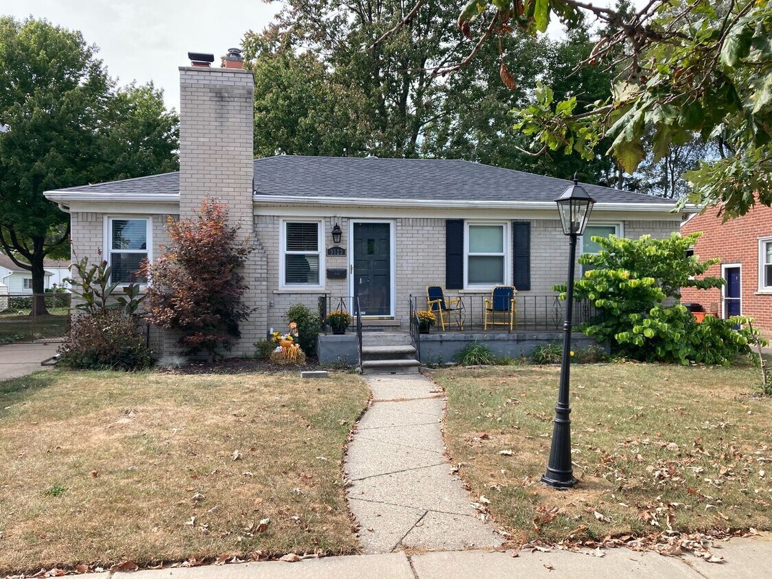 Primary Photo - PRICE REDUCED!! 3 bedroom, 2 bath, brick r...