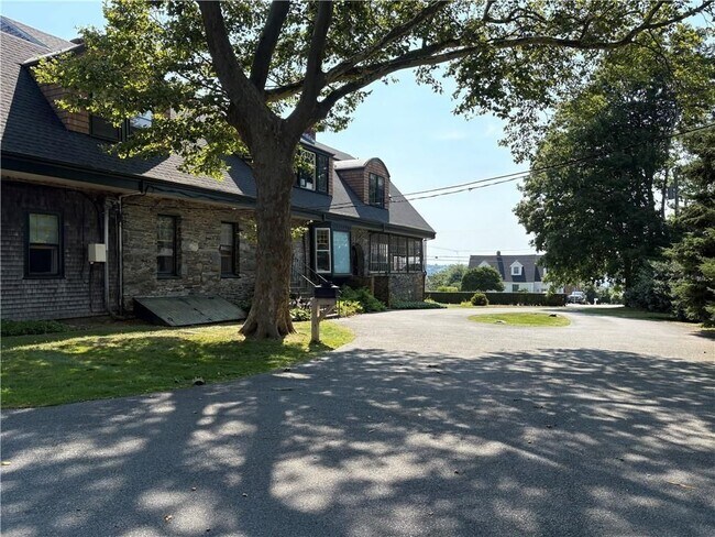 Foto del edificio - 438 Wolcott Ave