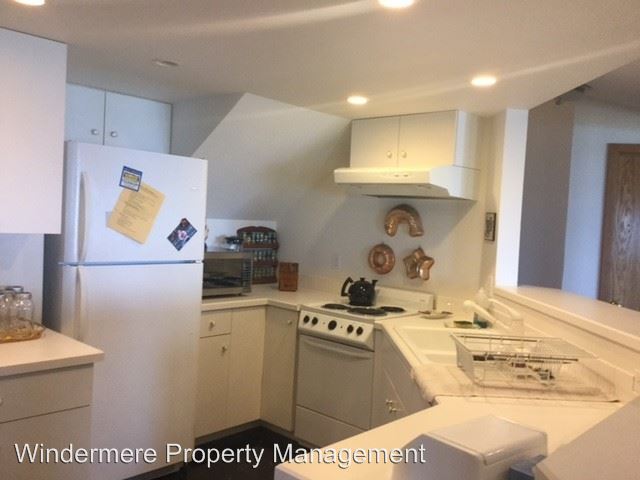 Building Photo - 988 Chuckanut Dr