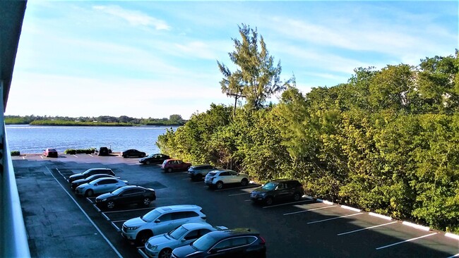 Foto del edificio - 2560 S Ocean Blvd