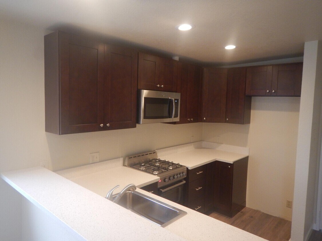 Primary Photo - 4307 W 142nd St
