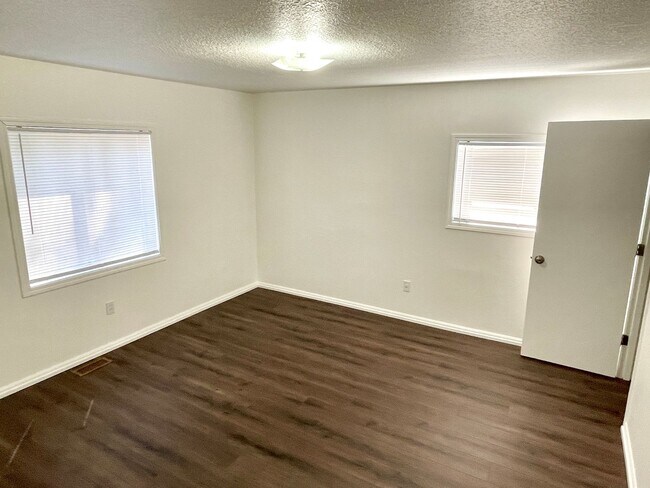 Foto del edificio - Centennial Neighborhood Fully Remodeled Ranch Home, Secluded Location, Spacious Yard