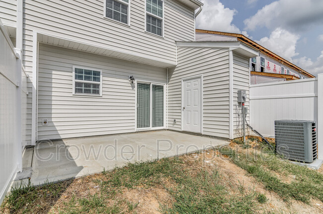 Building Photo - 352 Halton Crossing Dr SW