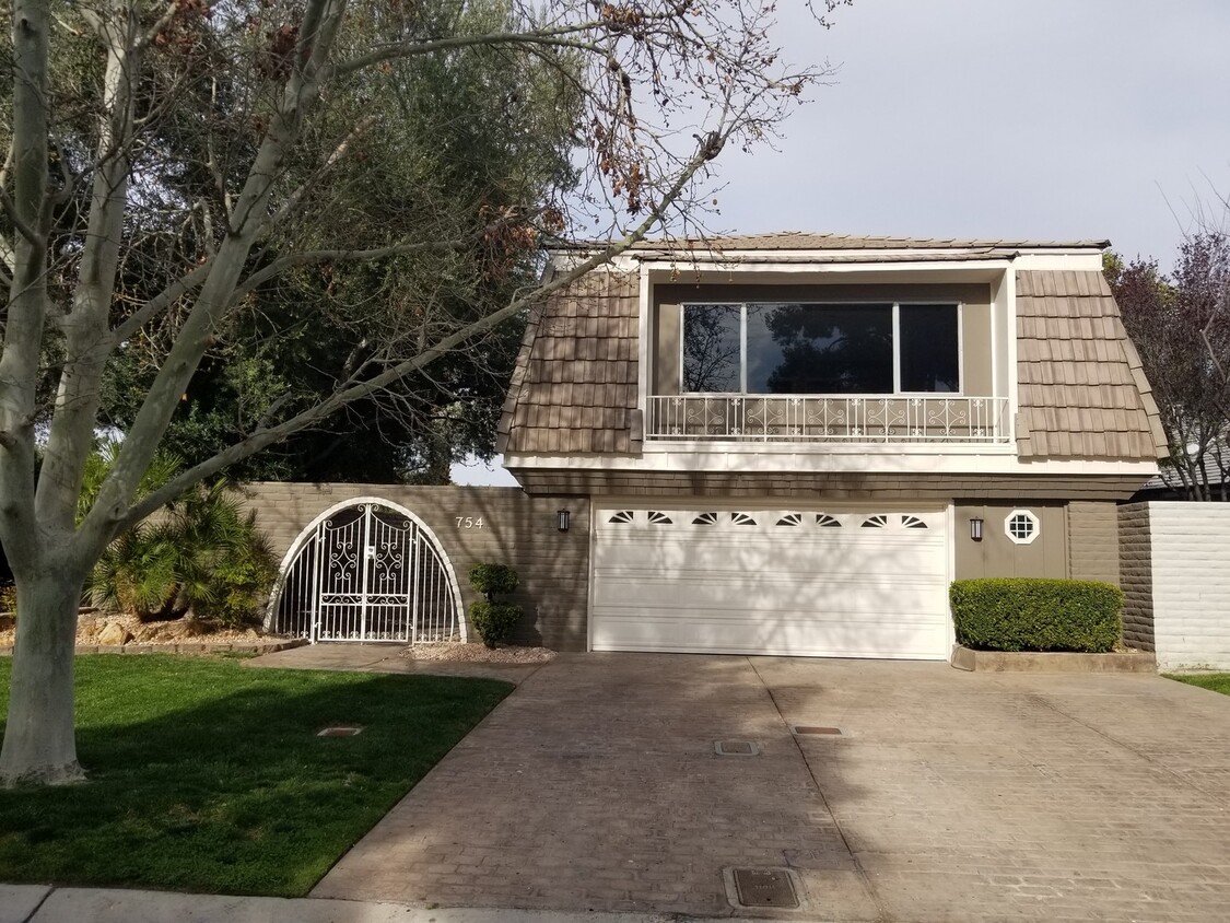 Foto principal - BEAUTIFUL POOL HOME ON THE LVCC GOLF COURSE