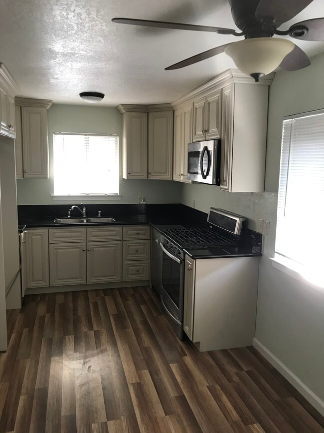 Foto del edificio - 6029 Rye Way